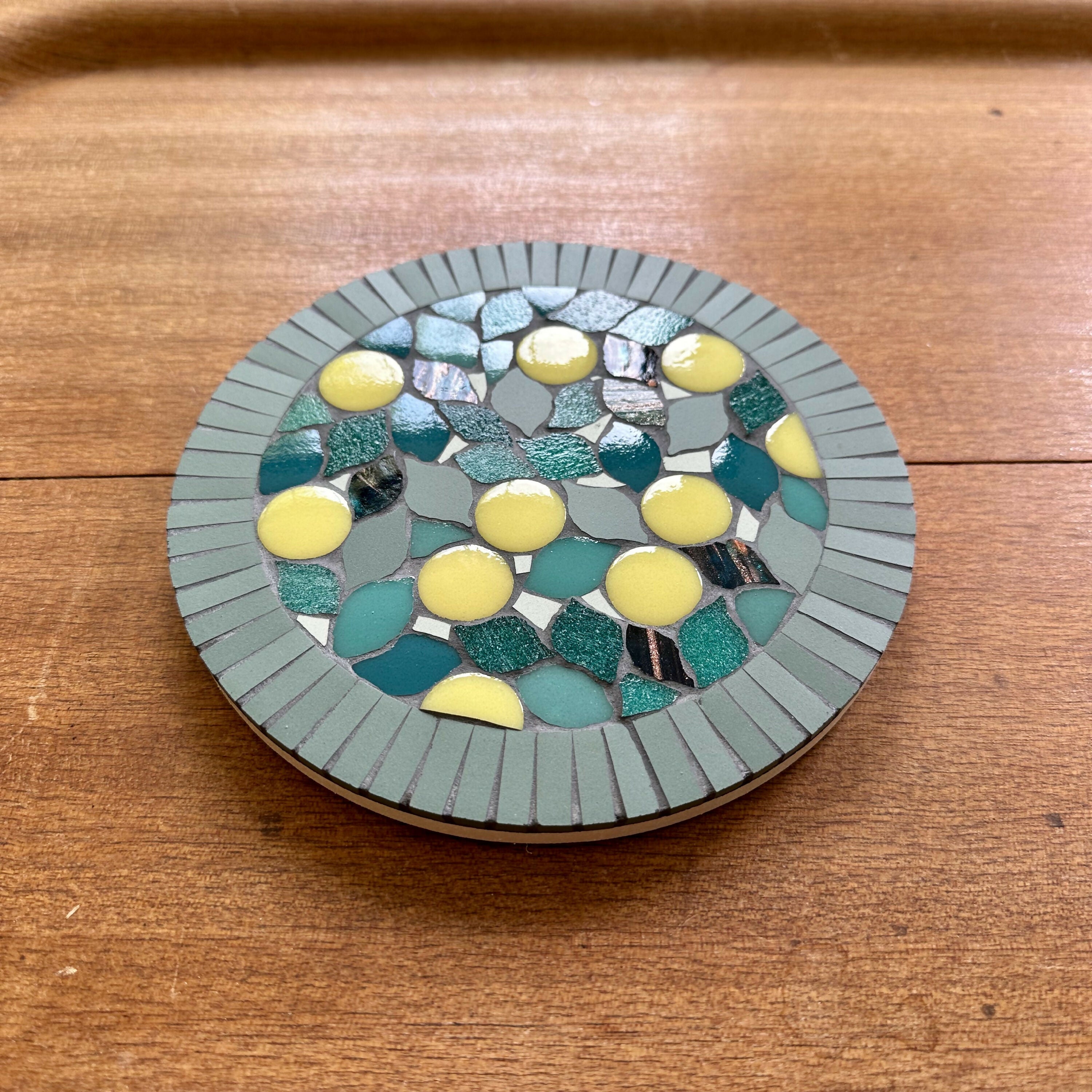 dessous_de_plat_floral_pompons_jaunes_anis_et_celadon copie | EMPREINTES Paris