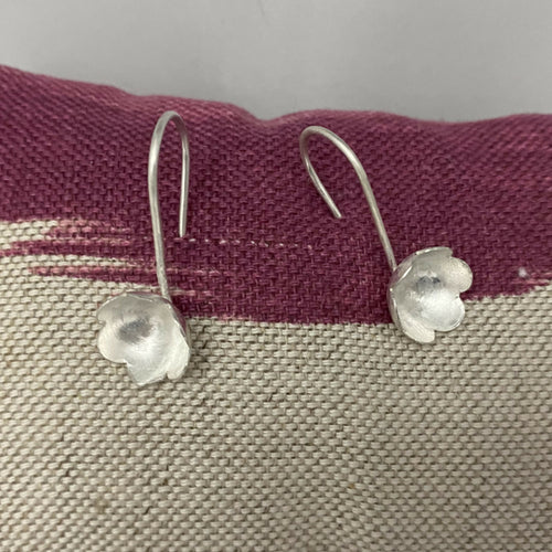 boucles_doreilles_fleurs_en_argent_massif_martele_artyssia copie | EMPREINTES Paris - EMPREINTES Paris