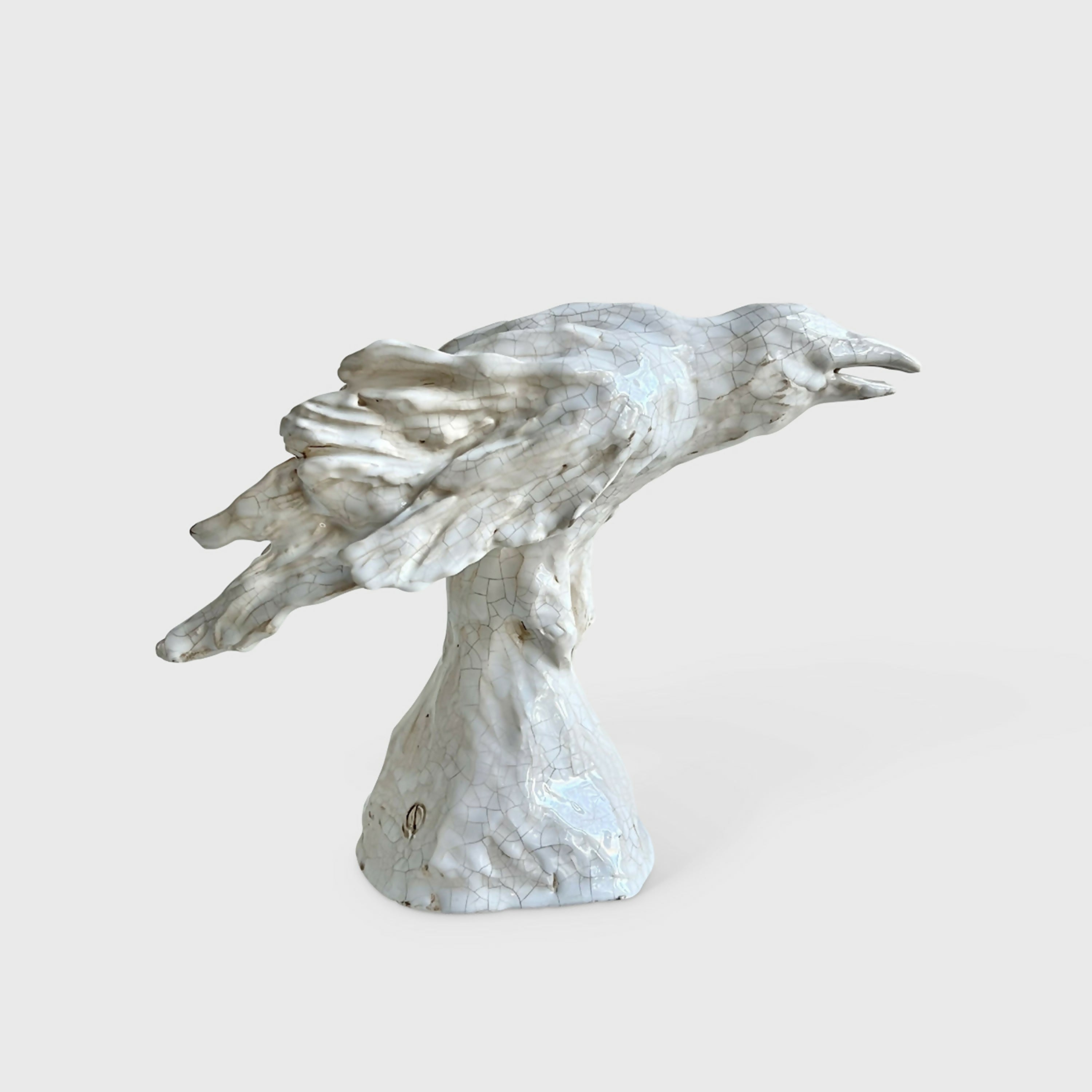 sculpture_corbeau_en_ceramique_craquelee_ivoire_cyril_paillot | EMPREINTES Paris