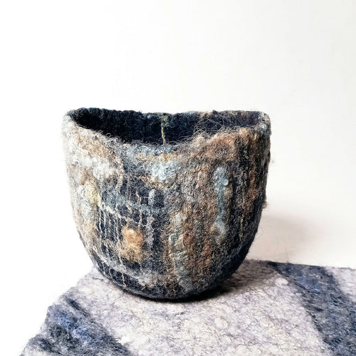 Vide-poche texturé en feutre de laine indigo et soie mordorée | EMPREINTES Paris - EMPREINTES Paris