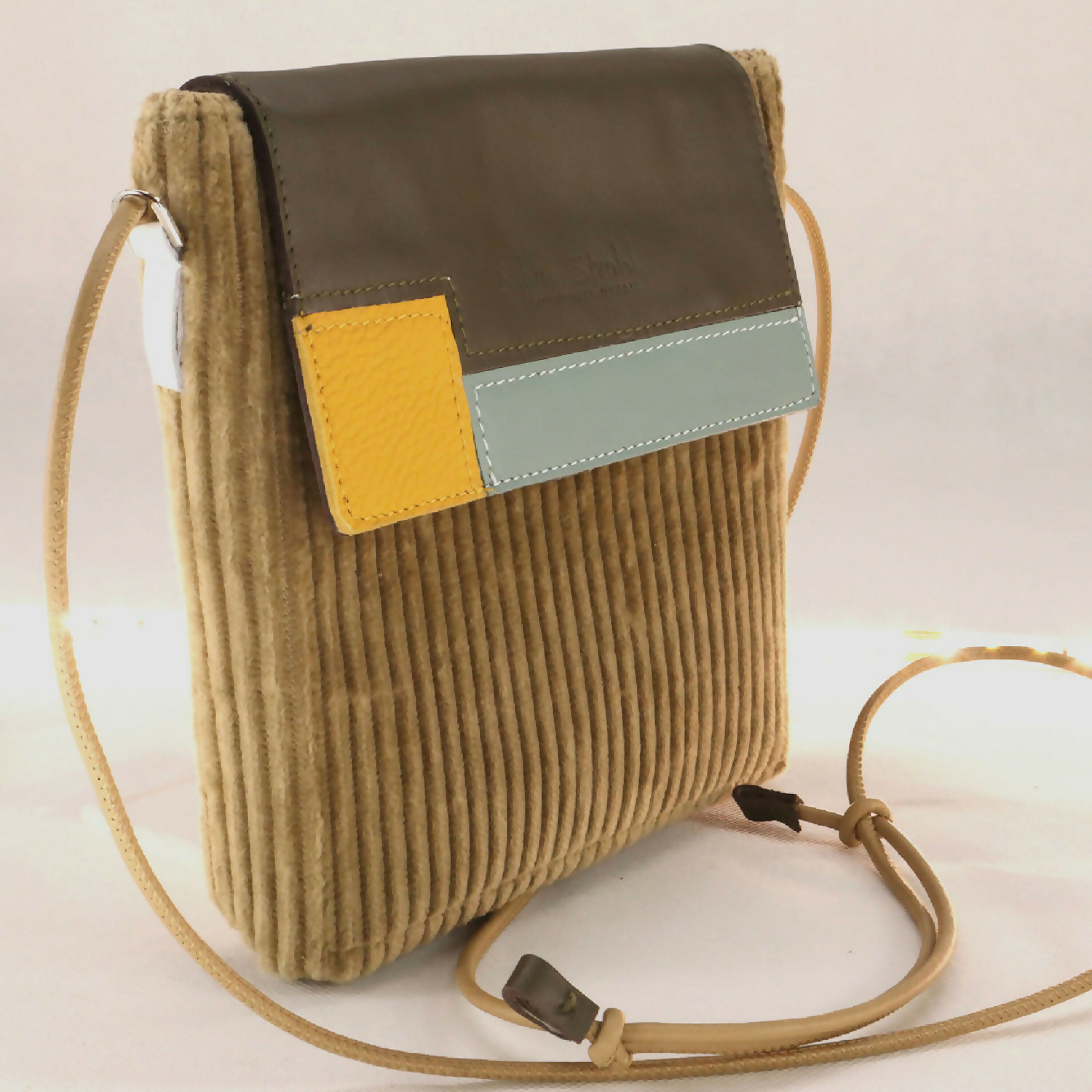 sac_le_petit_carre_velours_–_elegance_et_chaleur_pour_lhiver_sylvie_strohl | EMPREINTES Paris