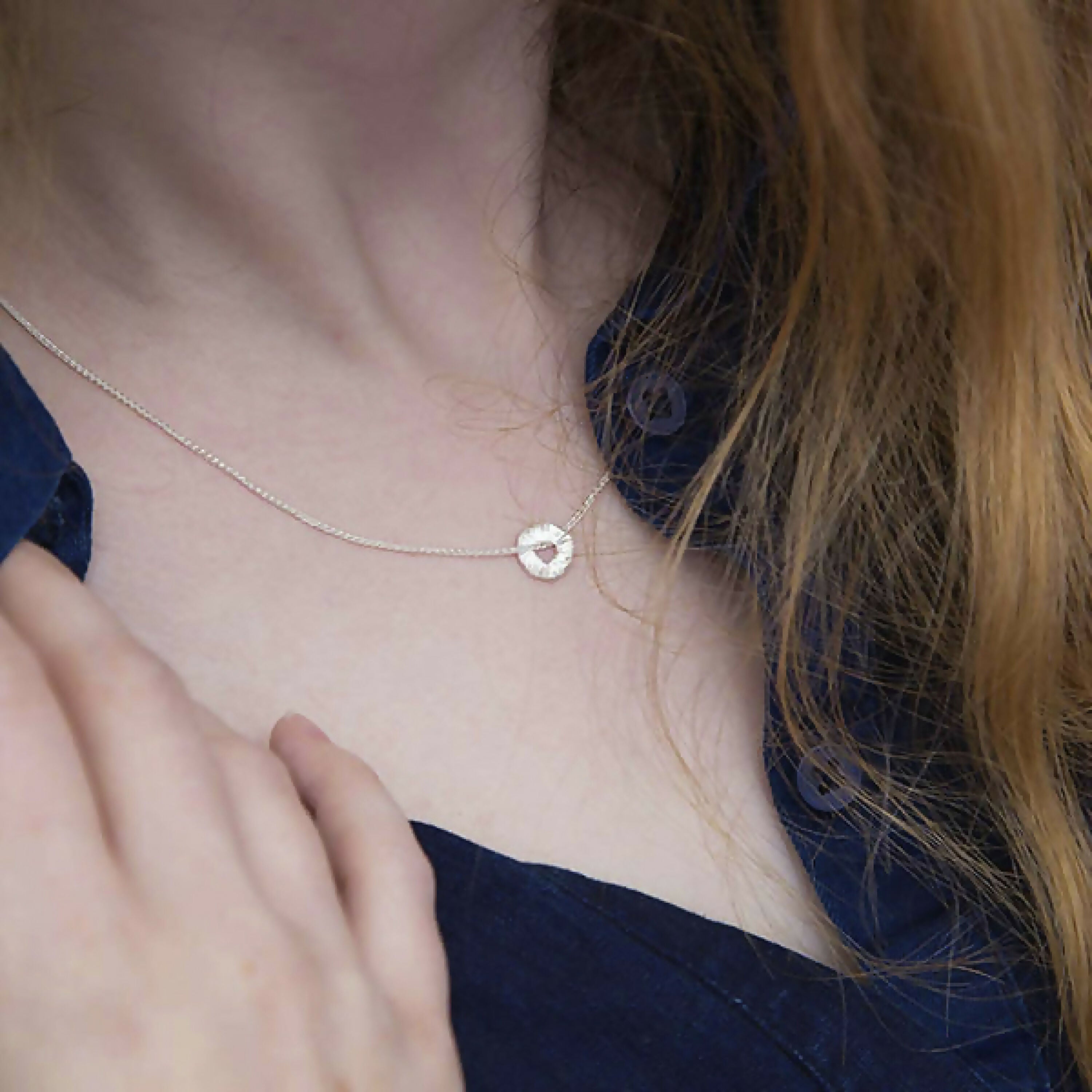 Collier minimaliste en argent massif, motif rondin de bois | EMPREINTES Paris