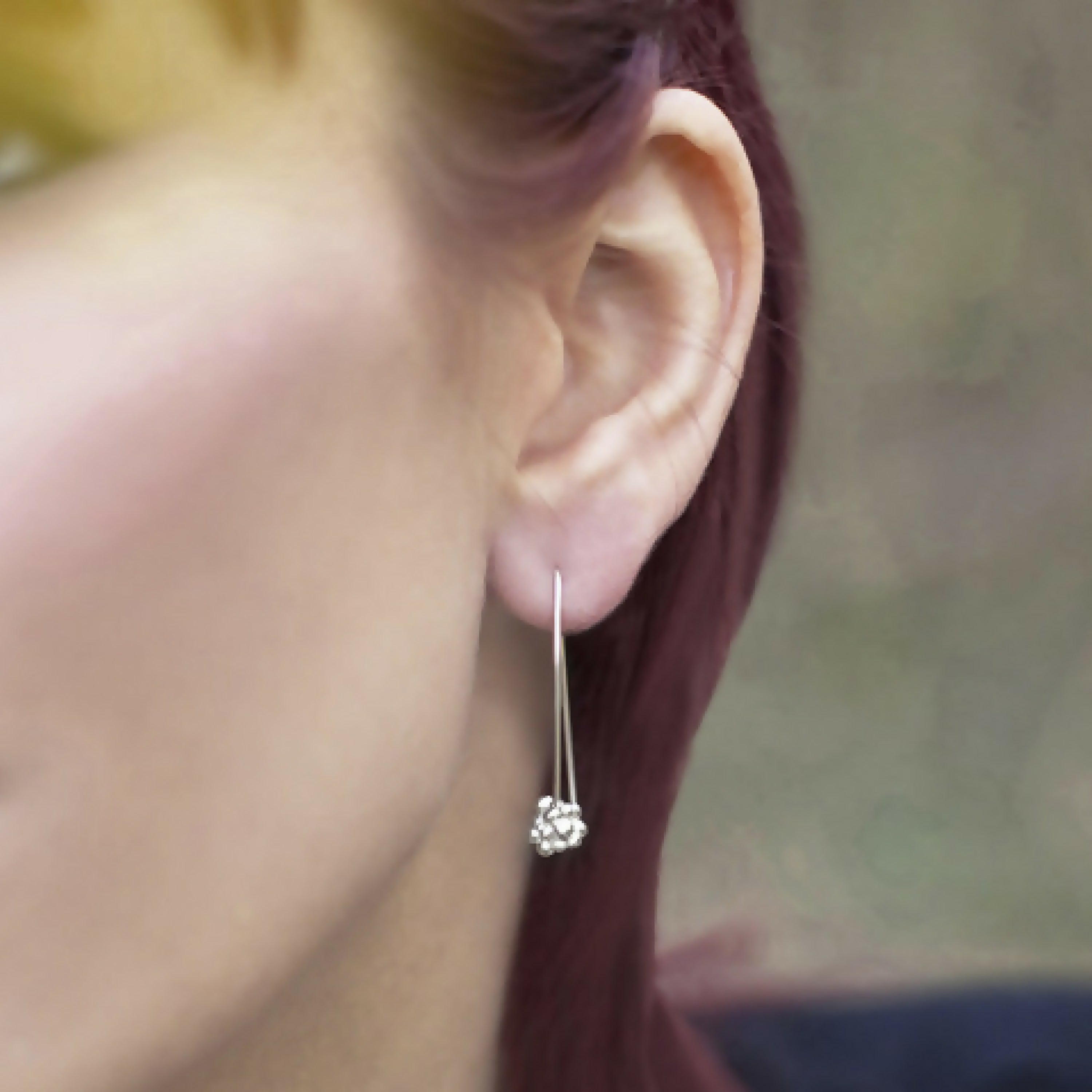 Boucles d’oreilles pendantes mini bulle en argent massif | EMPREINTES Paris