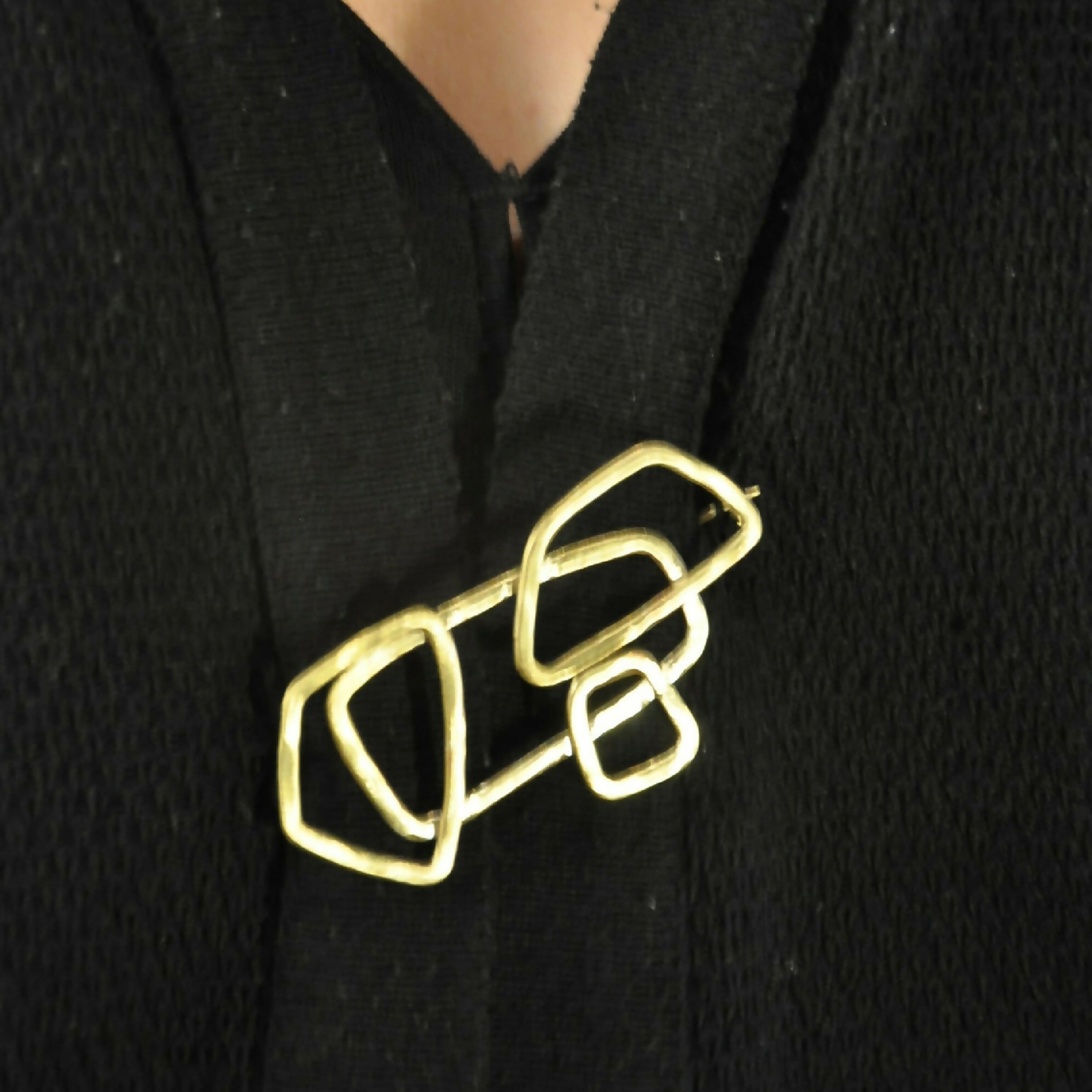 broche_anneaux_marteles_entrelaces_koeda copie | EMPREINTES Paris
