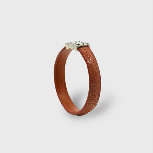 bracelet_en_galuchat_orange_fermoir_eole_sylvie_zarnowski copie | EMPREINTES Paris - EMPREINTES Paris