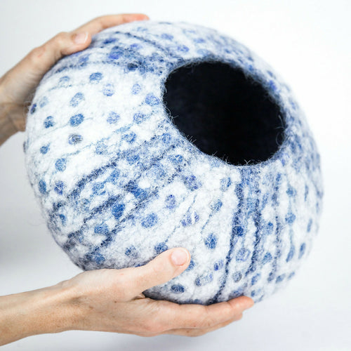 vide_poche_oursin_bleu_blanc_en_feutre_de_laine_atelier_lanzetta copie 2 | EMPREINTES Paris - EMPREINTES Paris