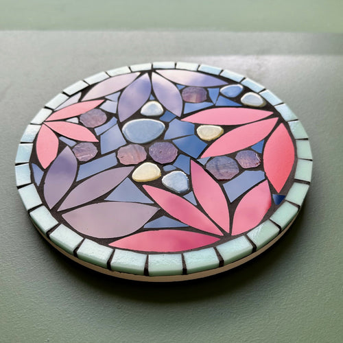 Dessous-de-plat mosaïque Magnolia rouge, fond marine | EMPREINTES Paris - EMPREINTES Paris