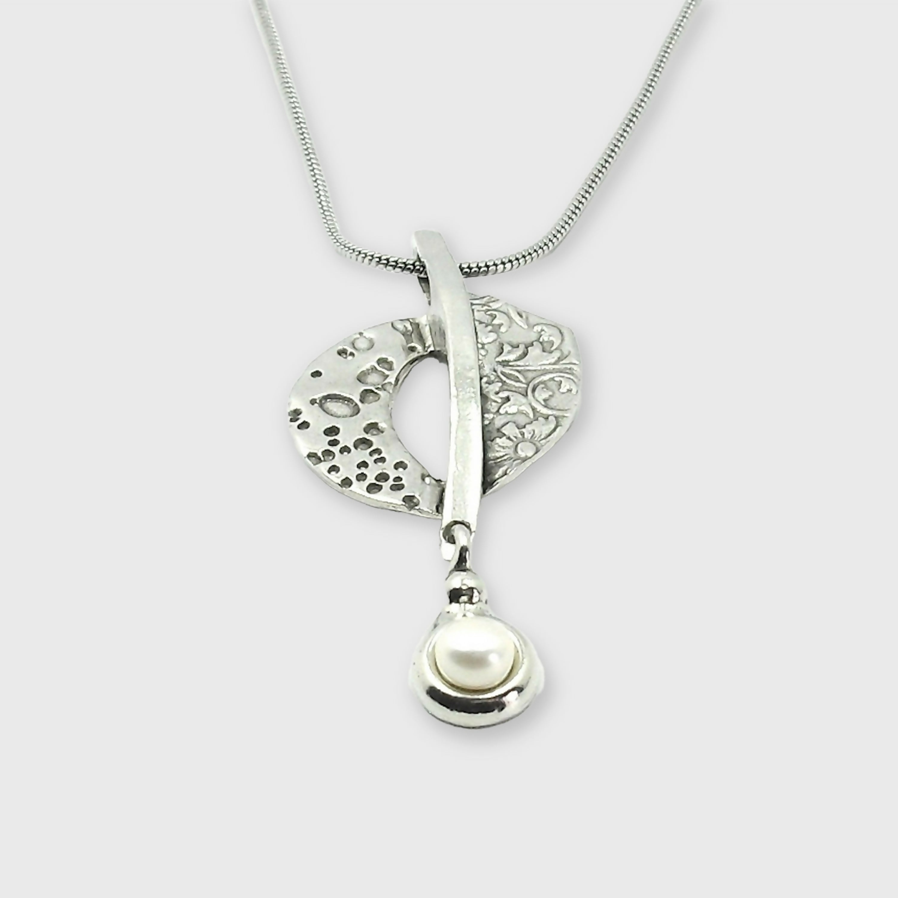 pendentif_en_etain_avec_perle_deau_douce_bijoux_christine_philippe copie | EMPREINTES Paris