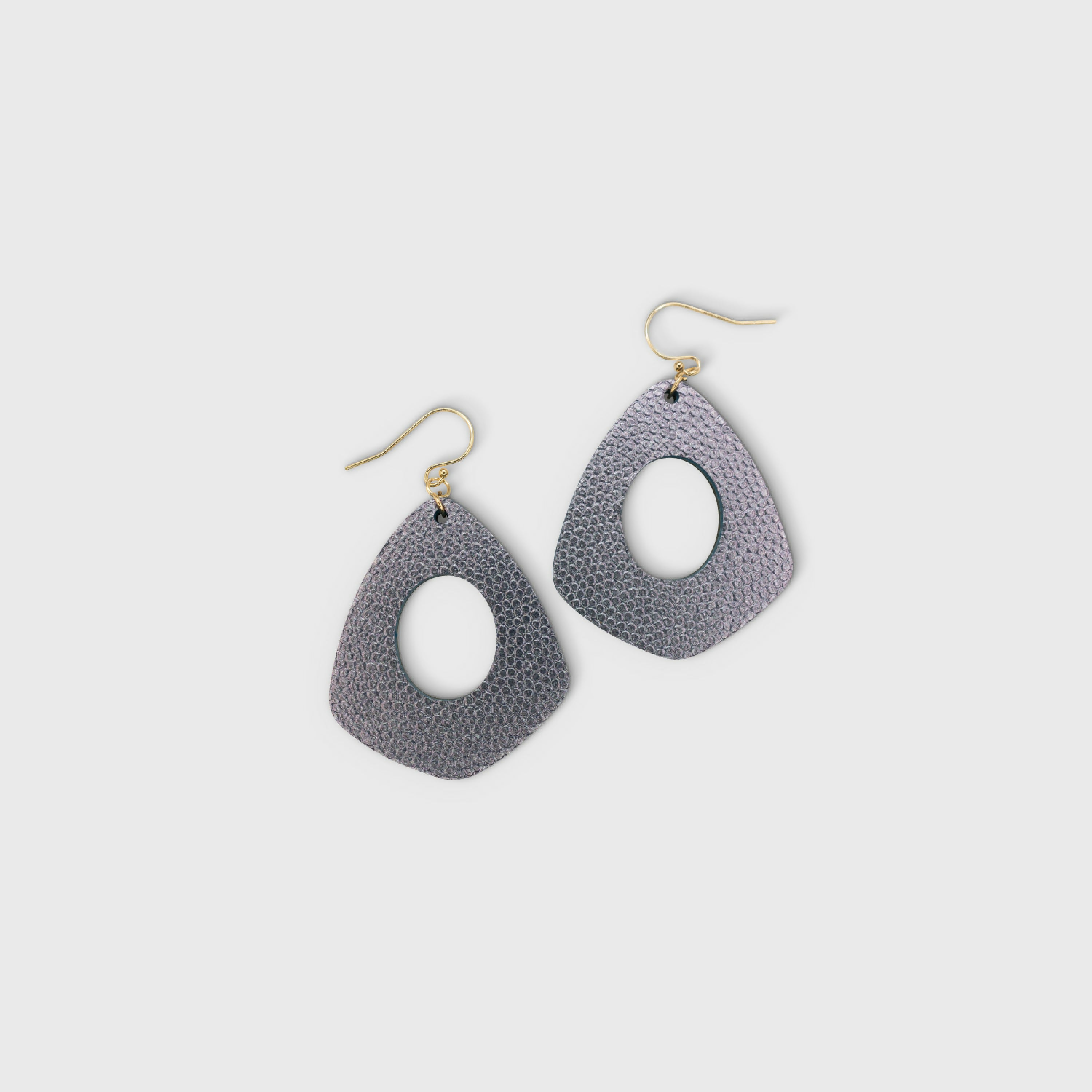 boucles_doreilles_creoles_en_cuir_violet_julie_troncin_maroquinerie | EMPREINTES Paris