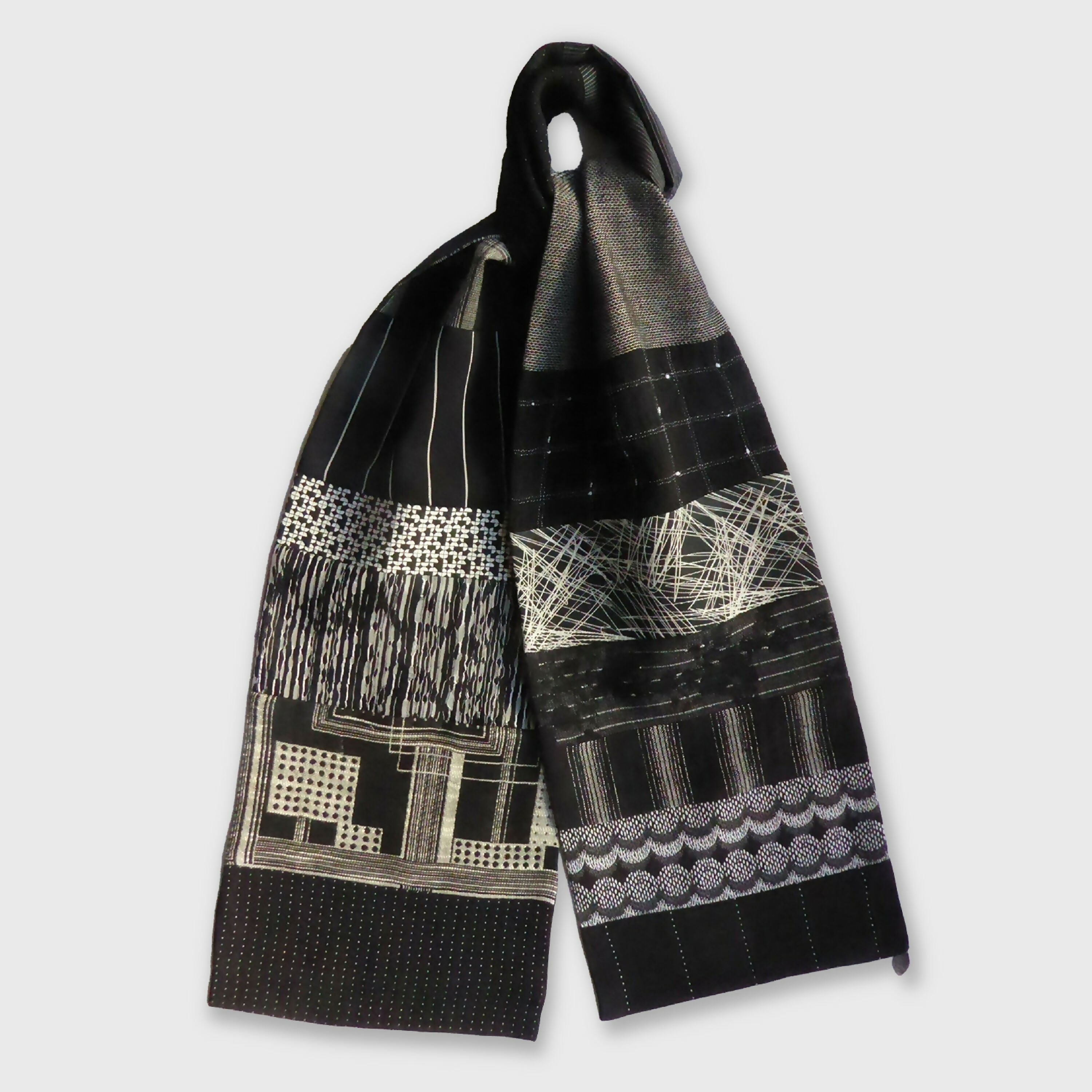 echarpe_intemporelle_homme_graphique_noir_blanc_maya_hochman copie | EMPREINTES Paris