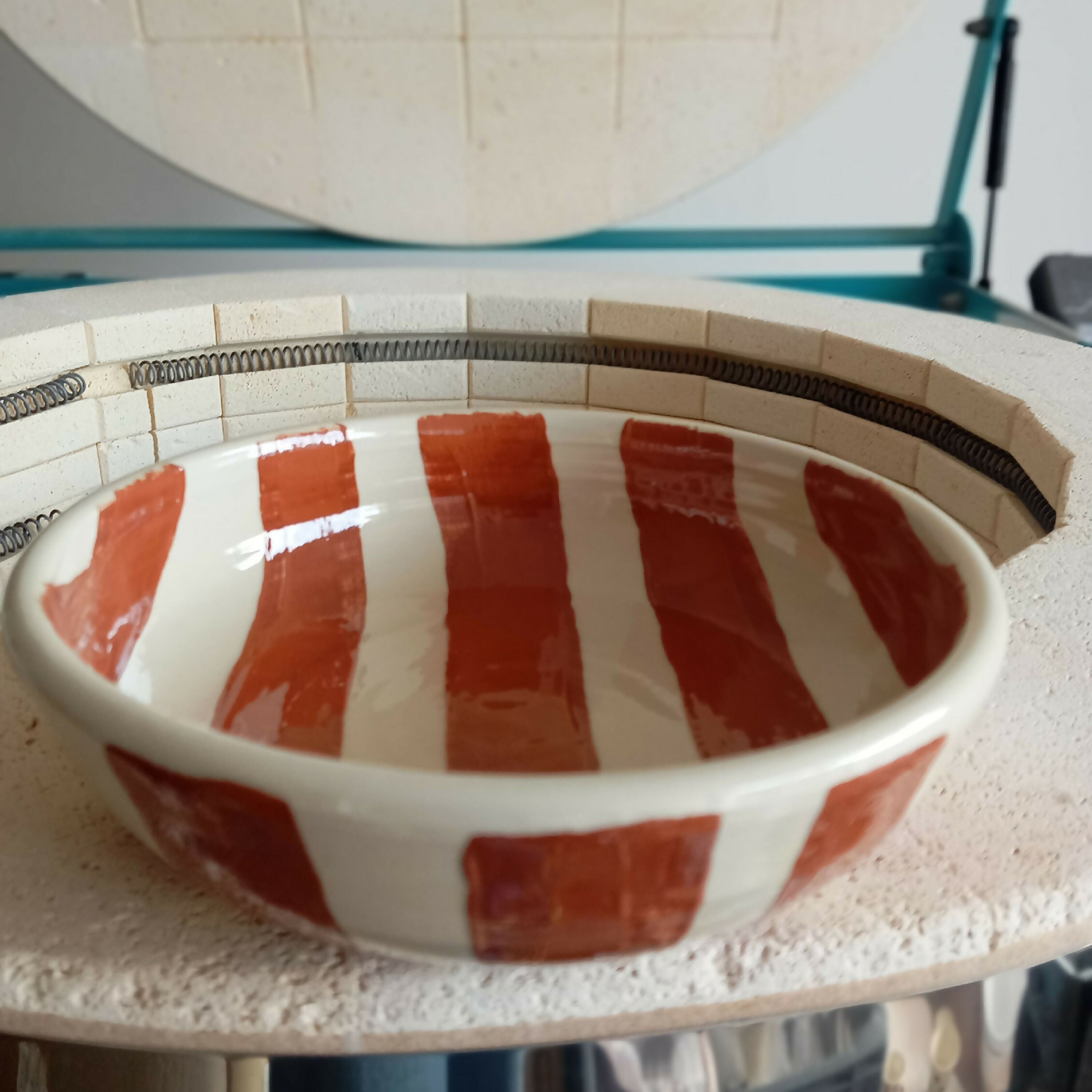 assiette_creuse_rayures_rouges_georgie_blin_ceramiste copie | EMPREINTES Paris