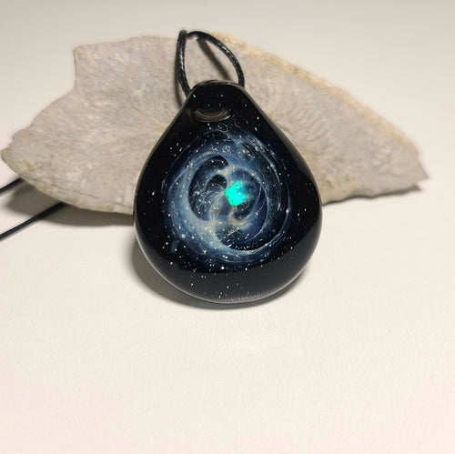 pendentif_galaxie_en_verre_souffle_unisexe_se_creations copie | EMPREINTES Paris - EMPREINTES Paris