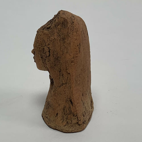 sculpture_petite_tete_de_femme_les_yeux_fermes_avec_coiffe_decoree_et_gravee_jade_sculptures copie | EMPREINTES Paris - EMPREINTES Paris