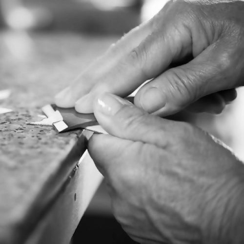 manchette_en_galuchat_orange_fermoir_ecailles_sylvie_zarnowski copie | EMPREINTES Paris - EMPREINTES Paris