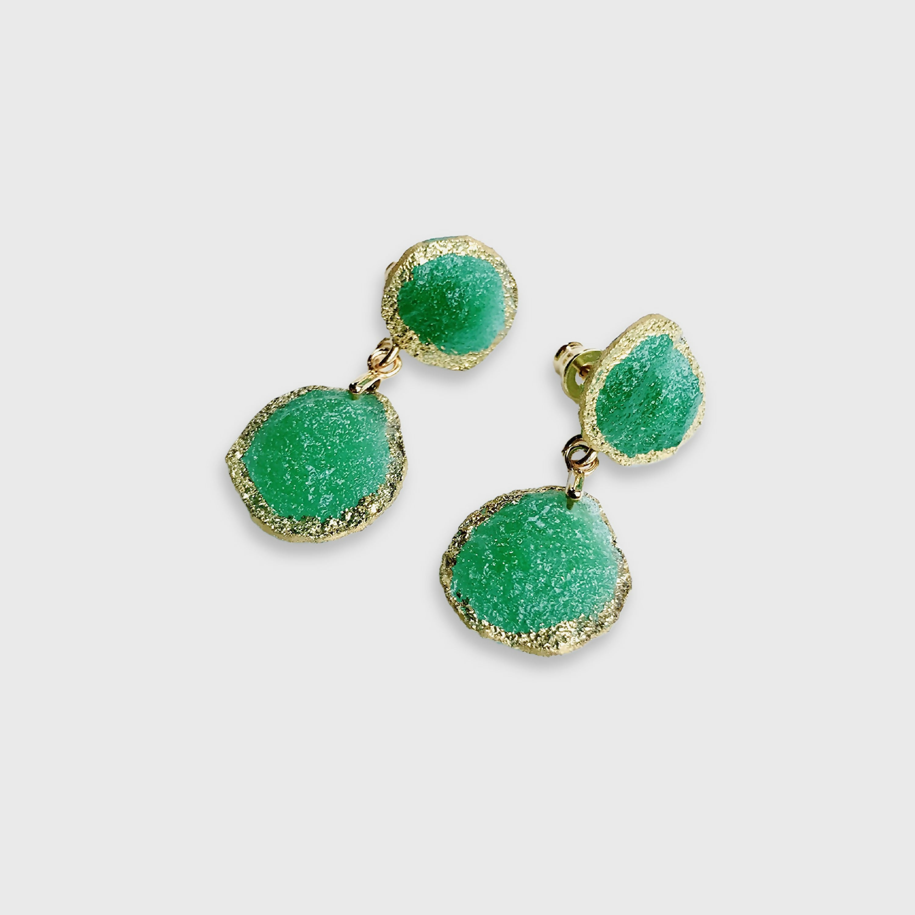 boucles_doreilles_sable_emeraude_pendantes_emeraude_mari_et_femme1 copie | EMPREINTES Paris