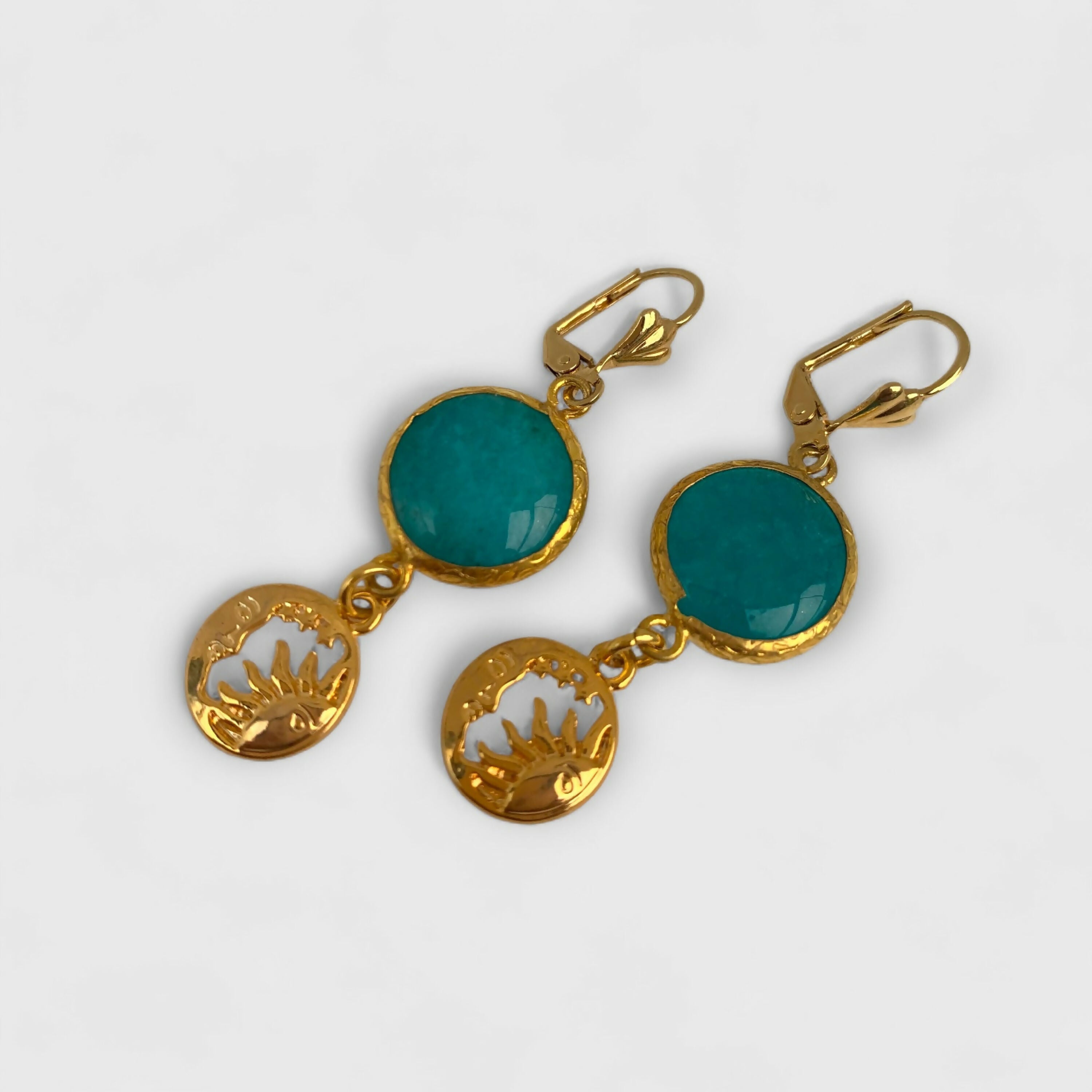 amazonite_doré_lune-soleil_astres_magique_vert_bleu_pierres-semi-precieuse_boucles-d-oreilles_bijoux-oreilles_bijoux-femme_cadeaux_fete-des-meres_cadeau-precieux_artisan-createur_made-in-france_hippie-chic_bobo_parisien_boheme-bourgeois_vintage_stephane-dunoyer_fanex-france_cadeau-jeune | EMPREINTES Paris