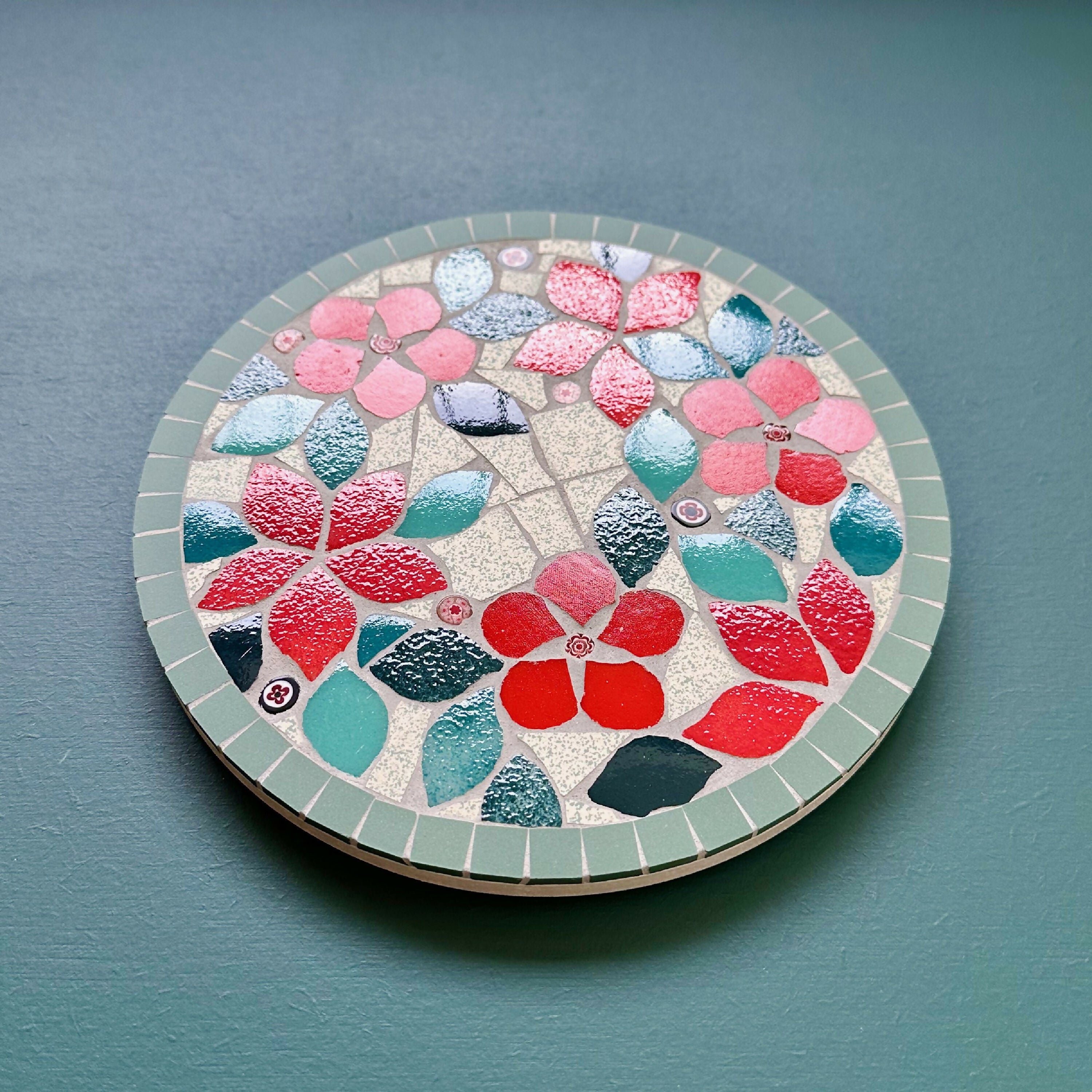 dessous_de_plat_floral_rouge_et_bleu_vert_anis_et_celadon copie | EMPREINTES Paris