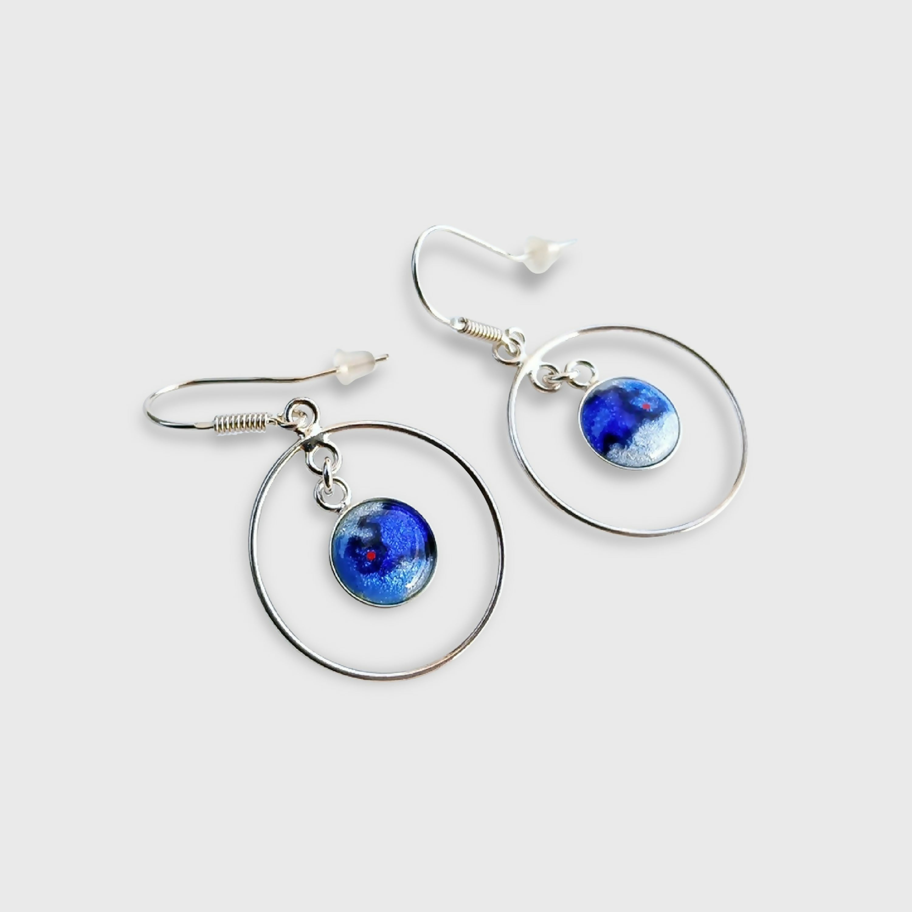 boucles_doreilles_creoles_dargent_en_email_sur_feuille_dargent_les_emaux_arediens_lemail_grand_feu_de_limoges copie | EMPREINTES Paris