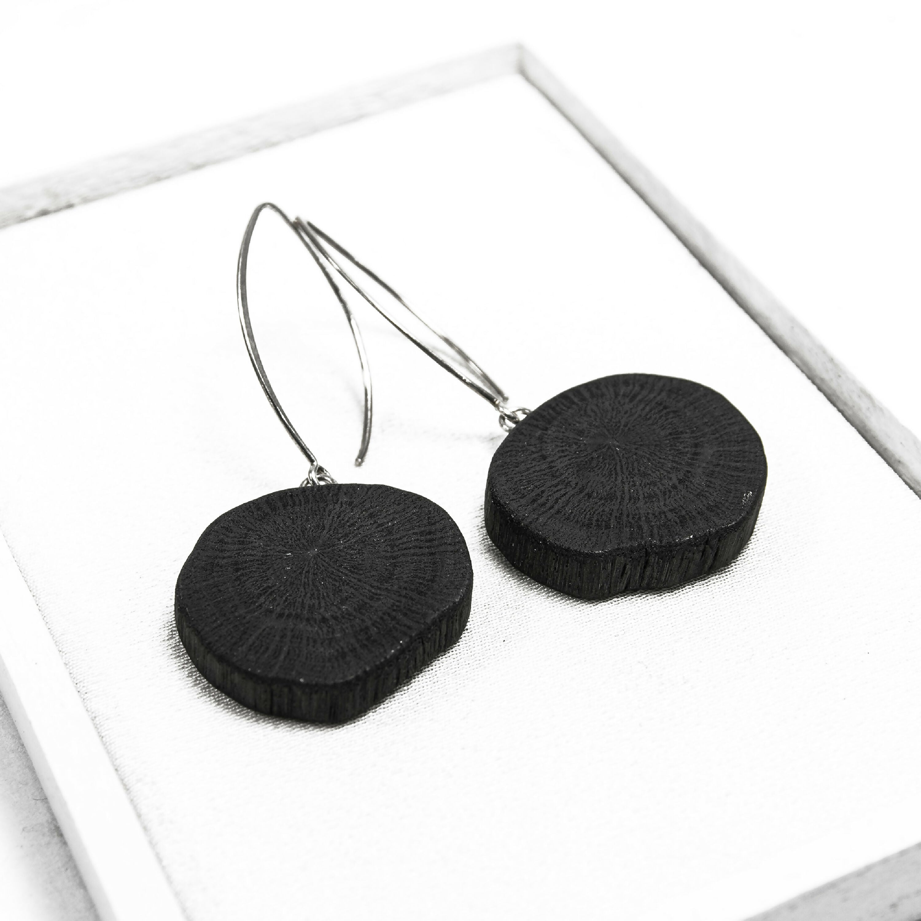 boucles_doreilles_gin_mimi_fuli_dai_charcoal_eskimeit copie | EMPREINTES Paris