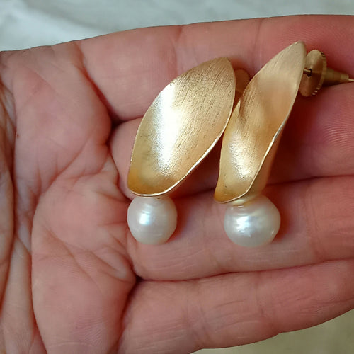 boucles_doreilles_laiton_en_or_brosse_gouttes_perles_coquillage_berengere_bourdil copie | EMPREINTES Paris - EMPREINTES Paris