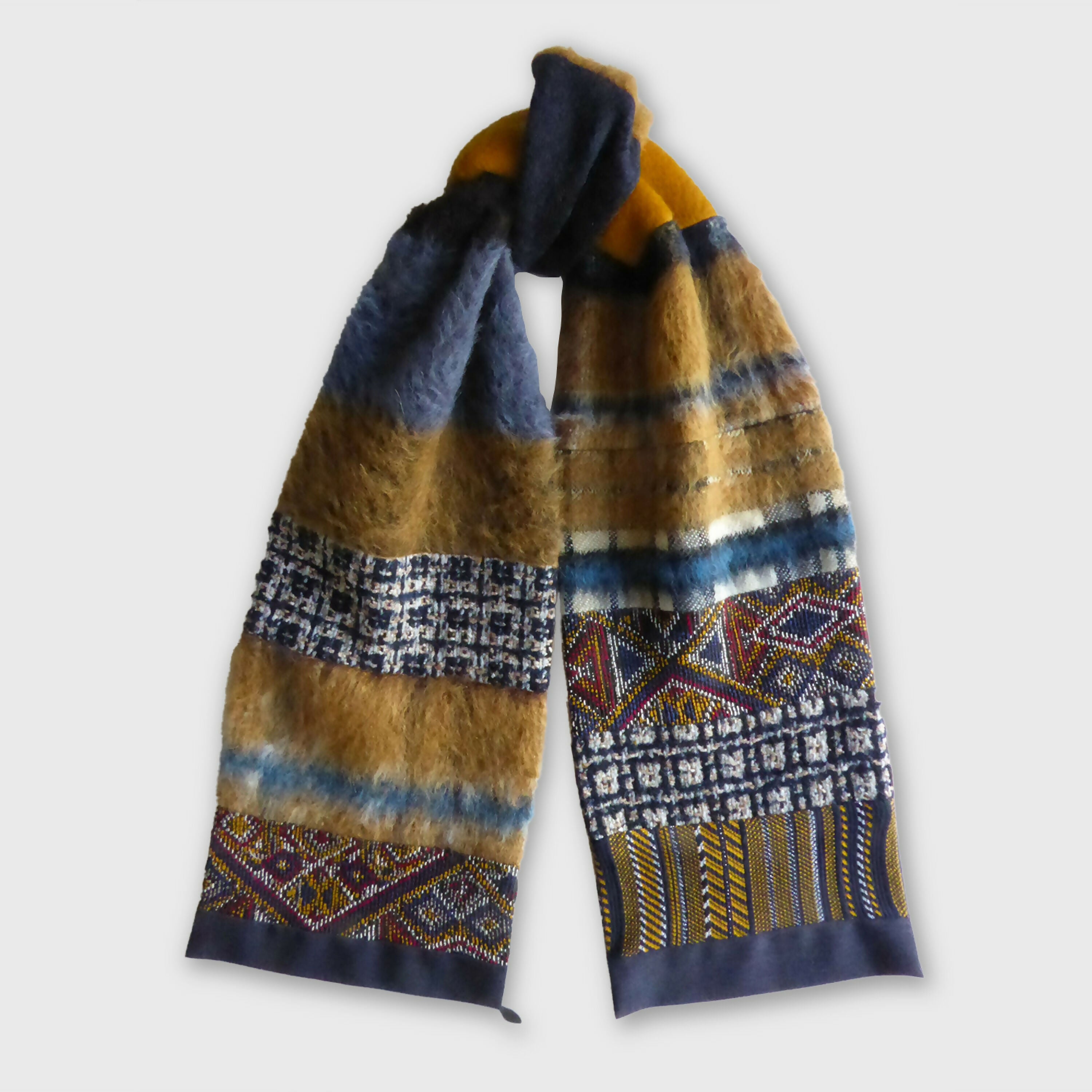 Écharpe hivernale -marine- ocre | EMPREINTES Paris