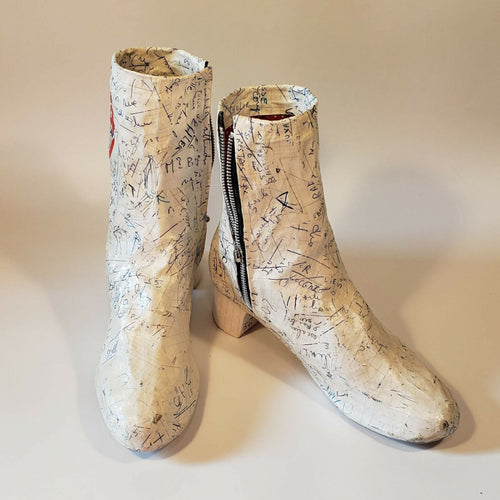sculpture_papier_boots_blanches_zippees_laurence_lehel copie | EMPREINTES Paris - EMPREINTES Paris
