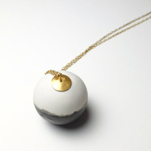 collier_porcelaine_boule_paysage_chaine_doree_atelier_christine_moquet copie | EMPREINTES Paris - EMPREINTES Paris