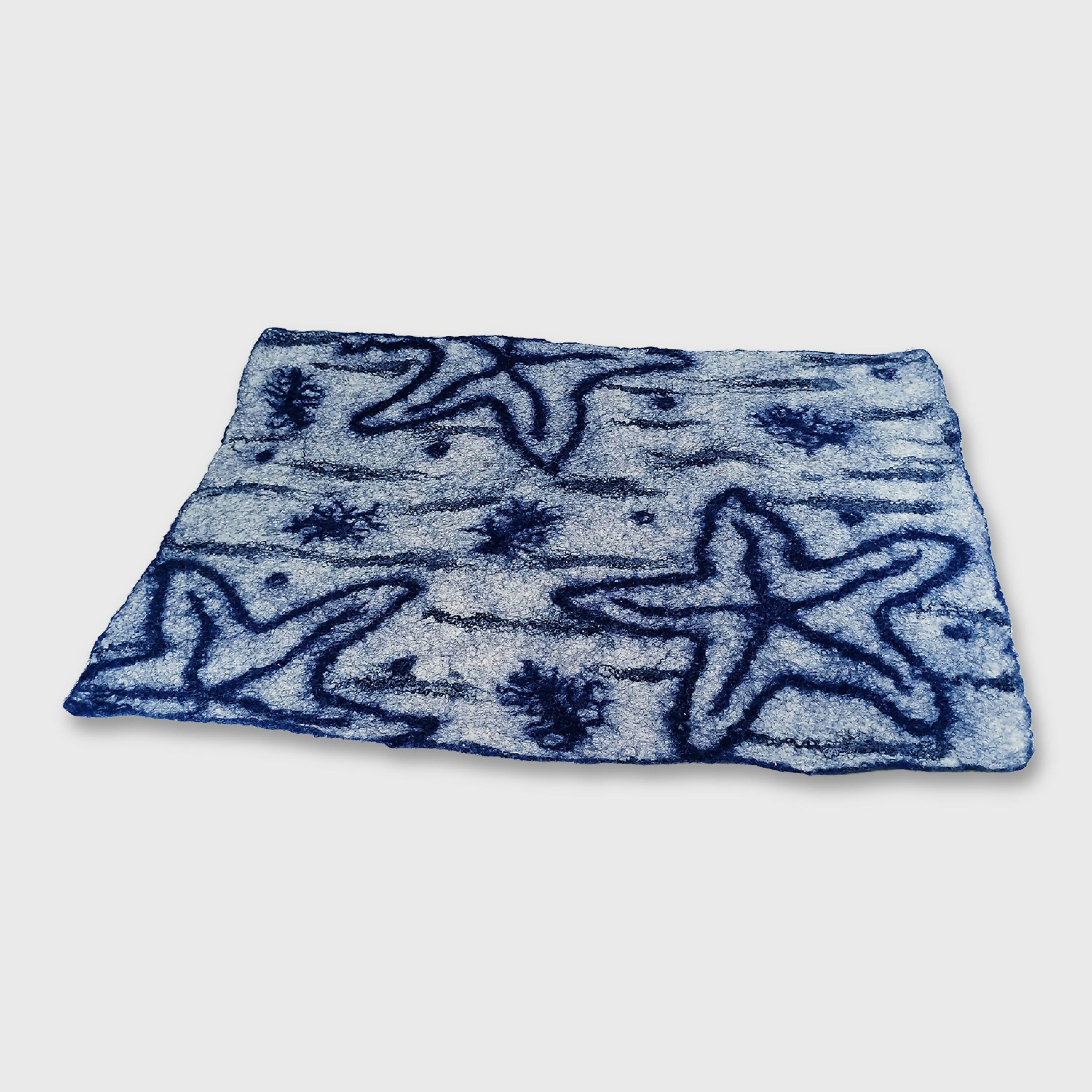 petit_tapis_en_feutre_de_laine_decor_etoiles_de_mer_atelier_lanzetta copie | EMPREINTES Paris