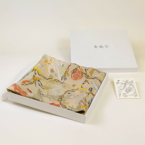 carre_de_soie_william_morris_on_the_milkyway_beige_prelude_dans_la_pampa copie | EMPREINTES Paris - EMPREINTES Paris