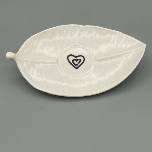 Petit Cœur soucoupe feuille 8 - Service Parapluie - serena ilari copie | EMPREINTES Paris - EMPREINTES Paris