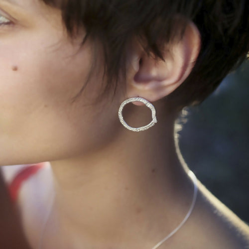 Créoles plates en argent massif texturé | EMPREINTES Paris - EMPREINTES Paris