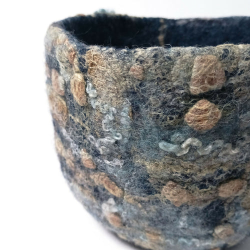 Bol en feutre de laine indigo et soie mordorée | EMPREINTES Paris - EMPREINTES Paris