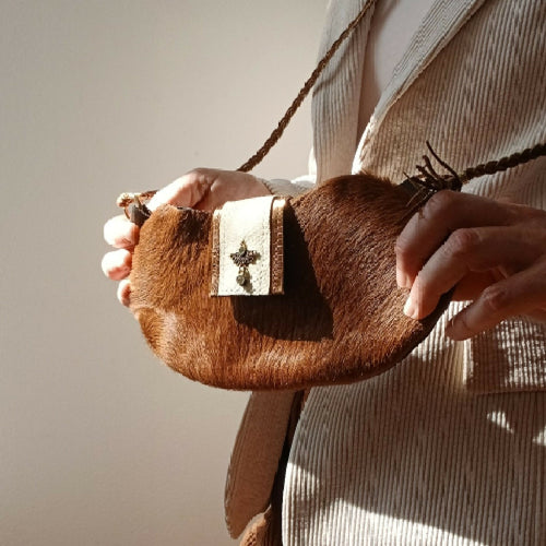 pochette_smartphone_totem_occi_tanne copie | EMPREINTES Paris - EMPREINTES Paris