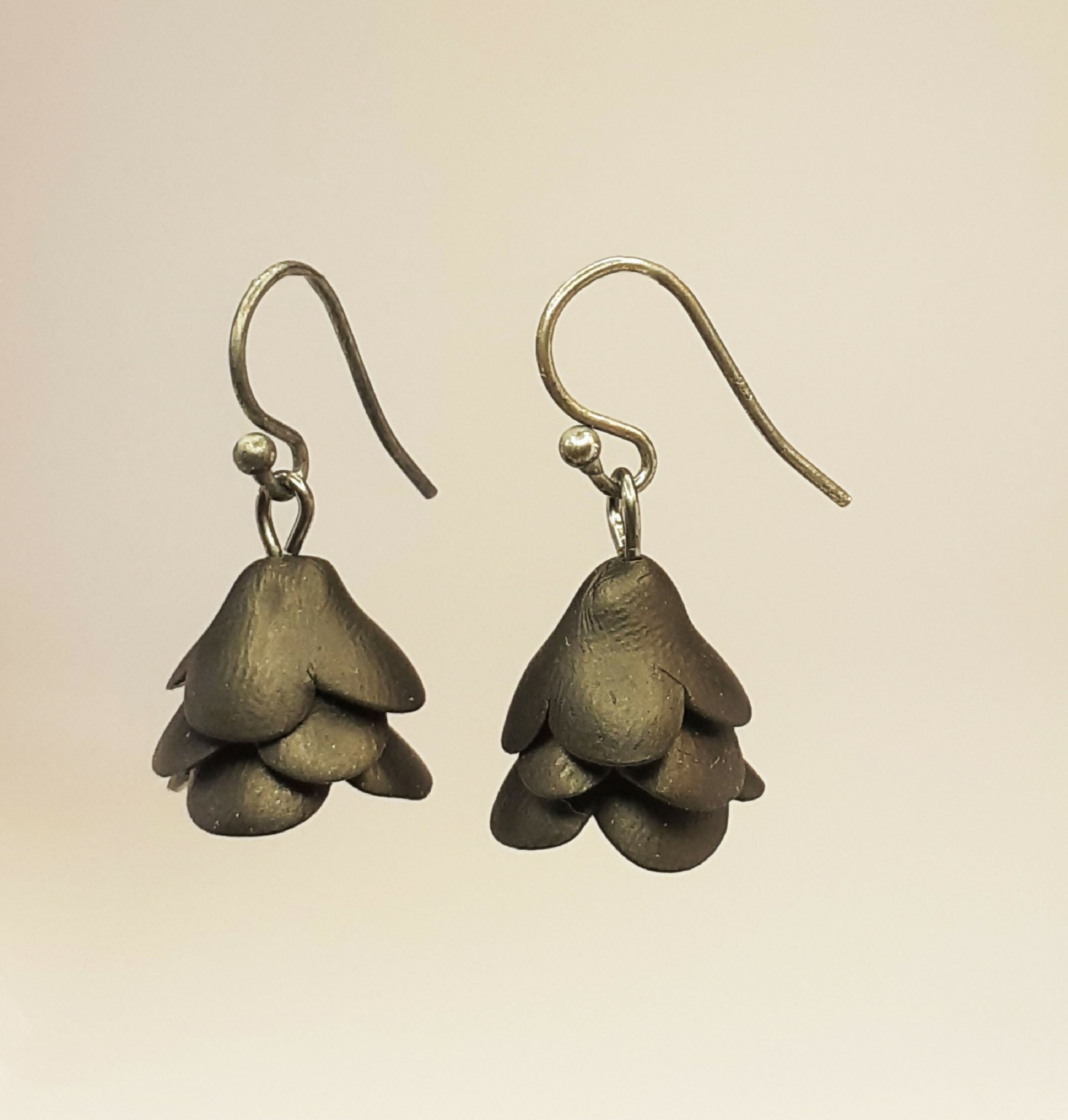 boucles_doreilles_dormeuses_camelia_noir_et_or_aurelie_lejeune copie | EMPREINTES Paris