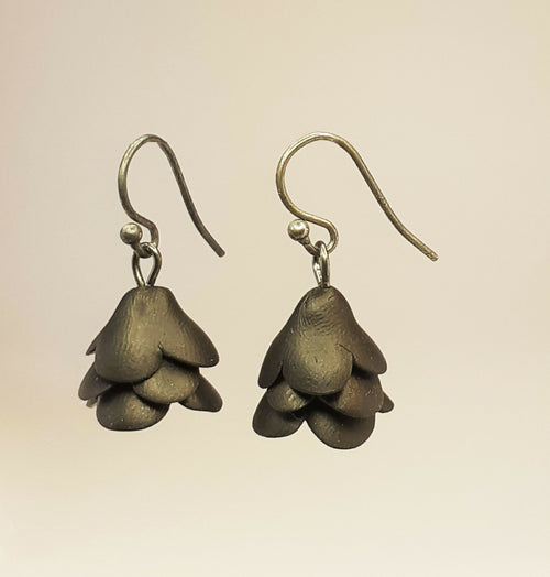 boucles_doreilles_dormeuses_camelia_noir_et_or_aurelie_lejeune copie | EMPREINTES Paris - EMPREINTES Paris