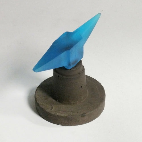 sculpture_petite_enclume_pate_de_cristal_sur_socle_ciment_jean_gazdac | EMPREINTES Paris - EMPREINTES Paris