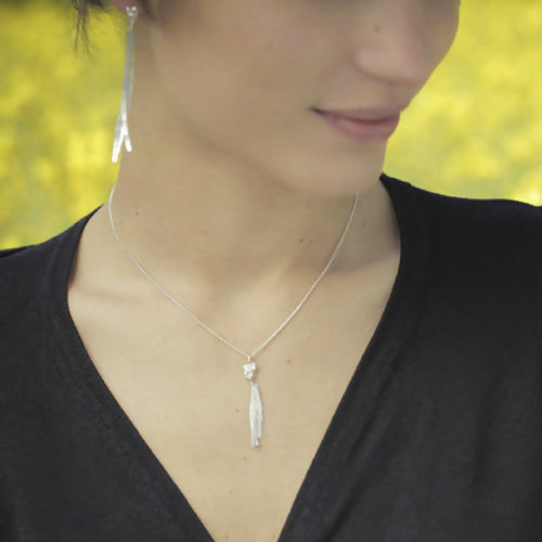 Collier discret et subtil en argent massif, Pendentif avec pampilles | EMPREINTES Paris - EMPREINTES Paris