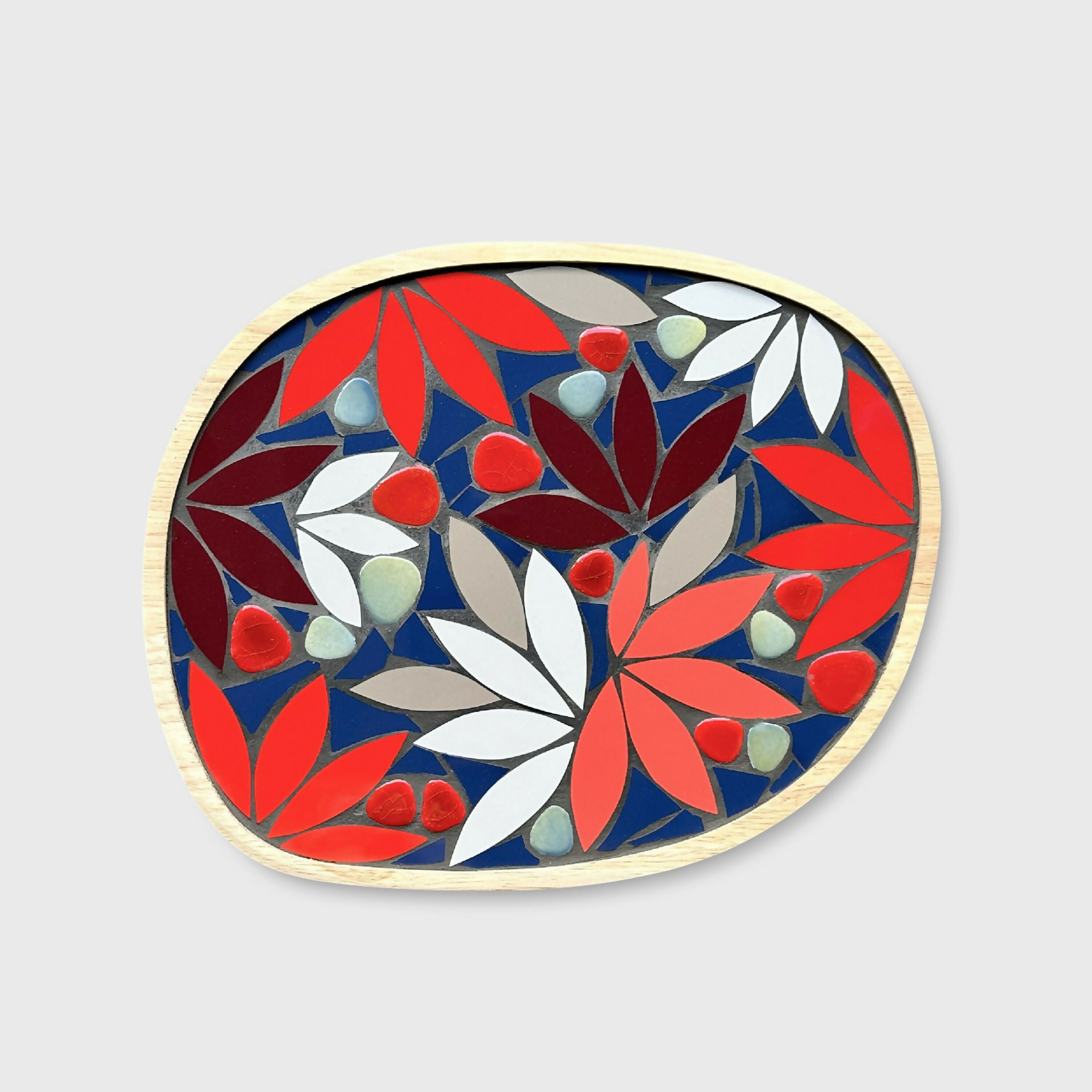 Plateau Magnolias rouge et gris fond marine 2 | EMPREINTES Paris