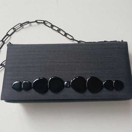 sac_rectangle_en_tissu_cloute_de_galets_japonais_laques_en_noir_h2401_atelier_philippe_terre | EMPREINTES Paris - EMPREINTES Paris