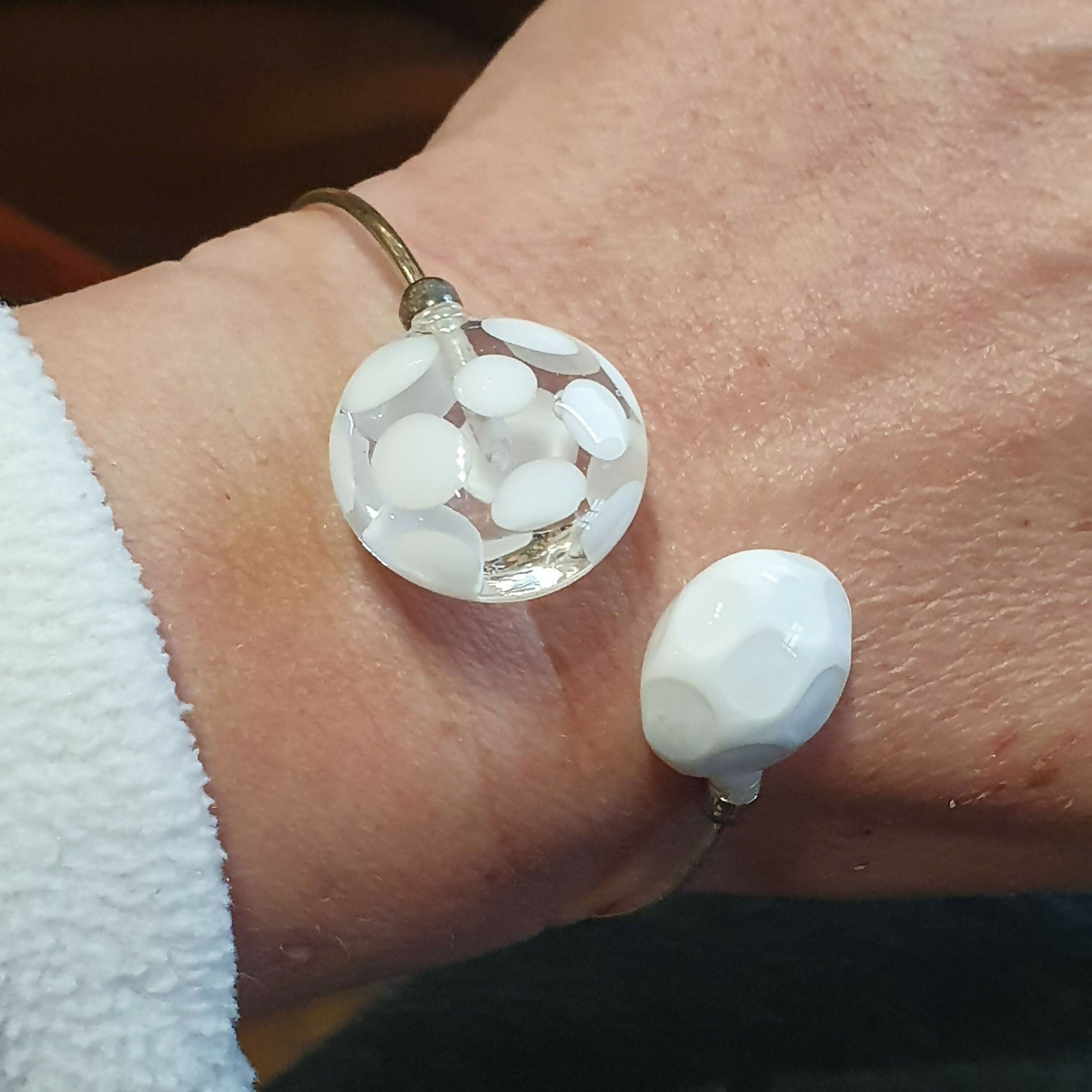 Bracelet jonc argenté en verre couleur cristal et blanc | EMPREINTES Paris