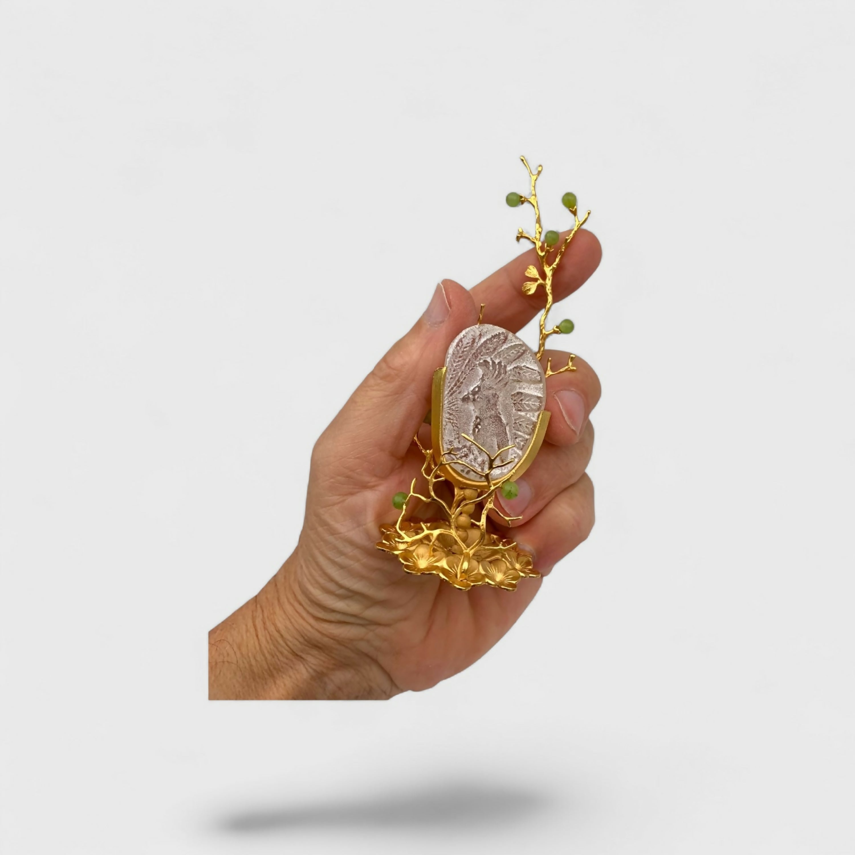 Sculpture miniature perroquet or et vert | EMPREINTES Paris