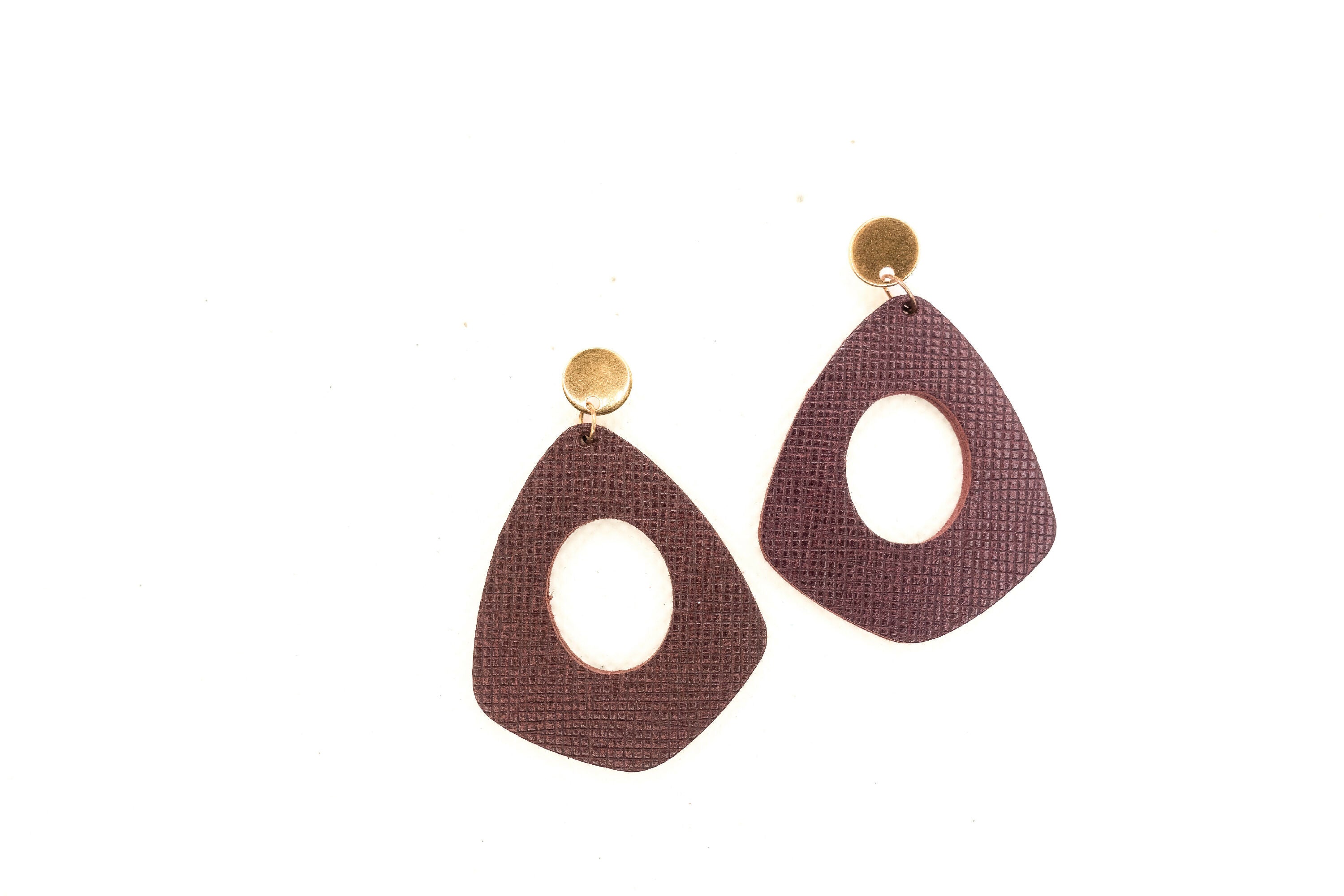 boucles_doreilles_creoles_en_cuir_bordeaux_julie_troncin_maroquinerie | EMPREINTES Paris