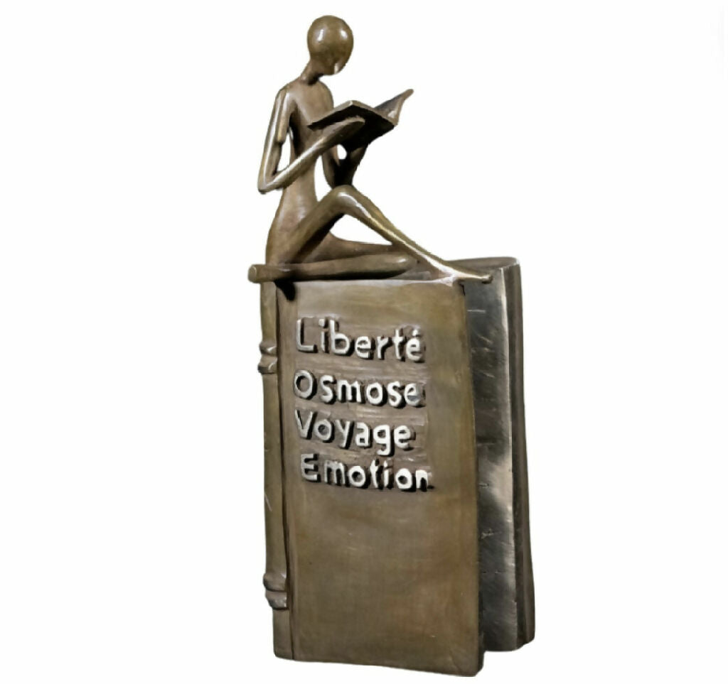 sculpture_bronze_carl_jaunais_lectrice_assise_bord_de_livre_carl_jaunay_reanimateur_dobjets copie | EMPREINTES Paris