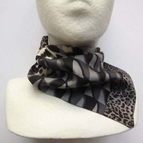 Foulard pointe soie- Ethno chic gris | EMPREINTES Paris - EMPREINTES Paris