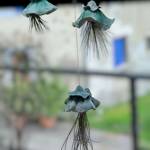 sculpture_a_suspendre_meduse_et_tillandsia_sophie_luline_ceramiste copie | EMPREINTES Paris - EMPREINTES Paris