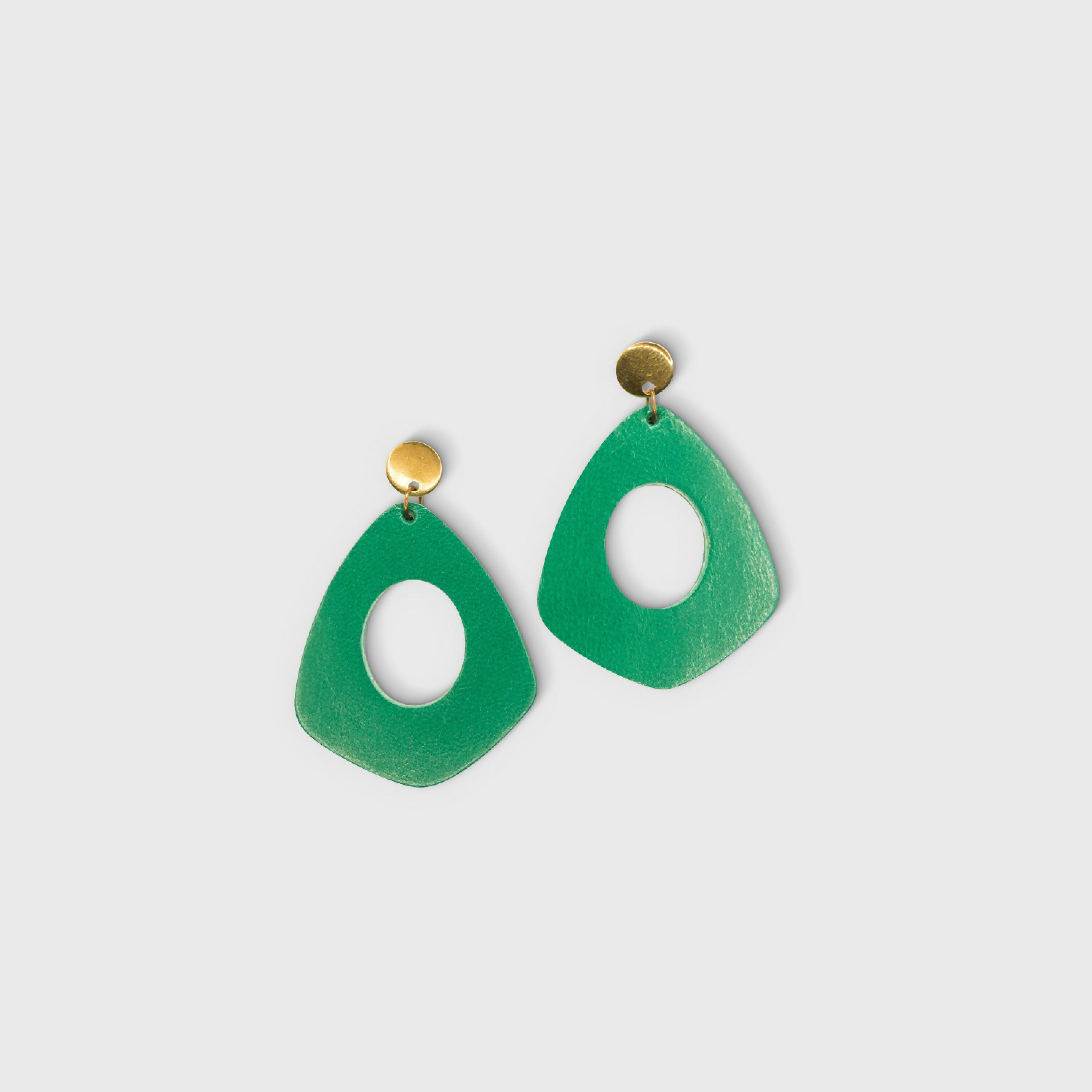 boucles_doreilles_creoles_en_cuir_vert_vif_julie_troncin_maroquinerie | EMPREINTES Paris