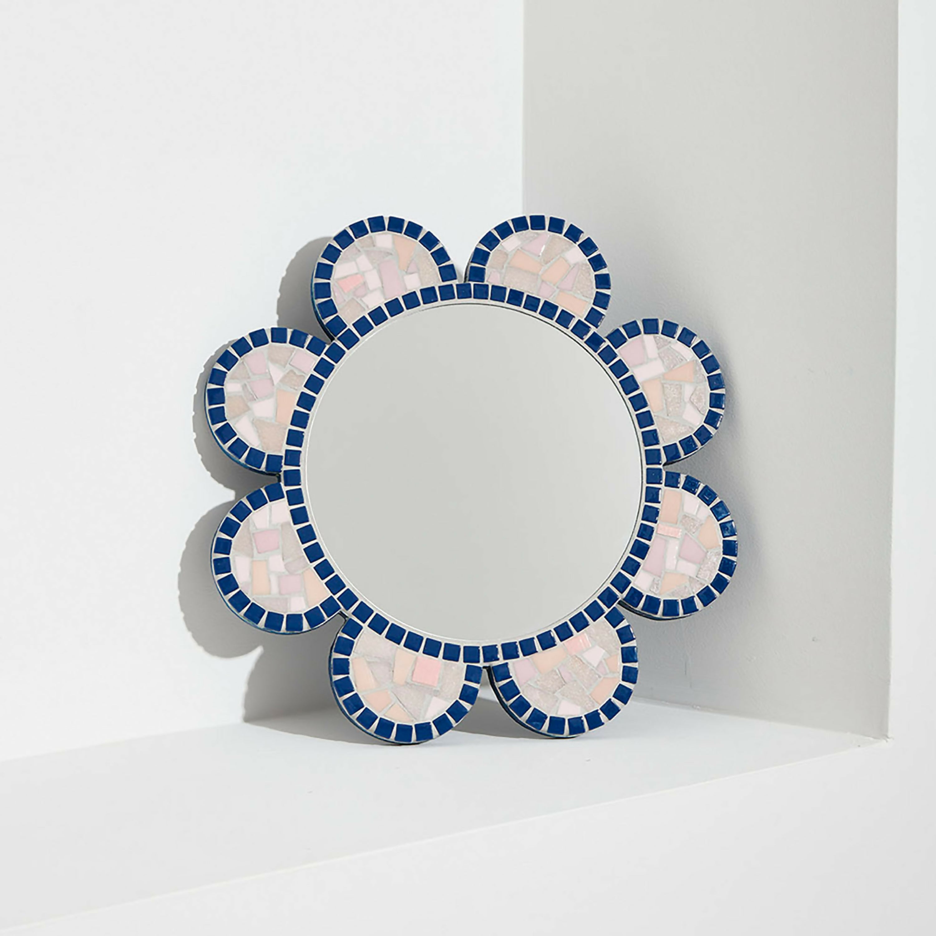 miroir_fleur_rose_pale_et_contours_bleus_solene_leglise copie | EMPREINTES Paris