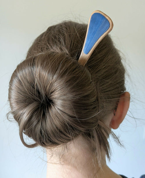 pic_a_chignon_cheveux_avec_marqueterie_de_paille_bleue_jerome_ebenisterie copie | EMPREINTES Paris - EMPREINTES Paris