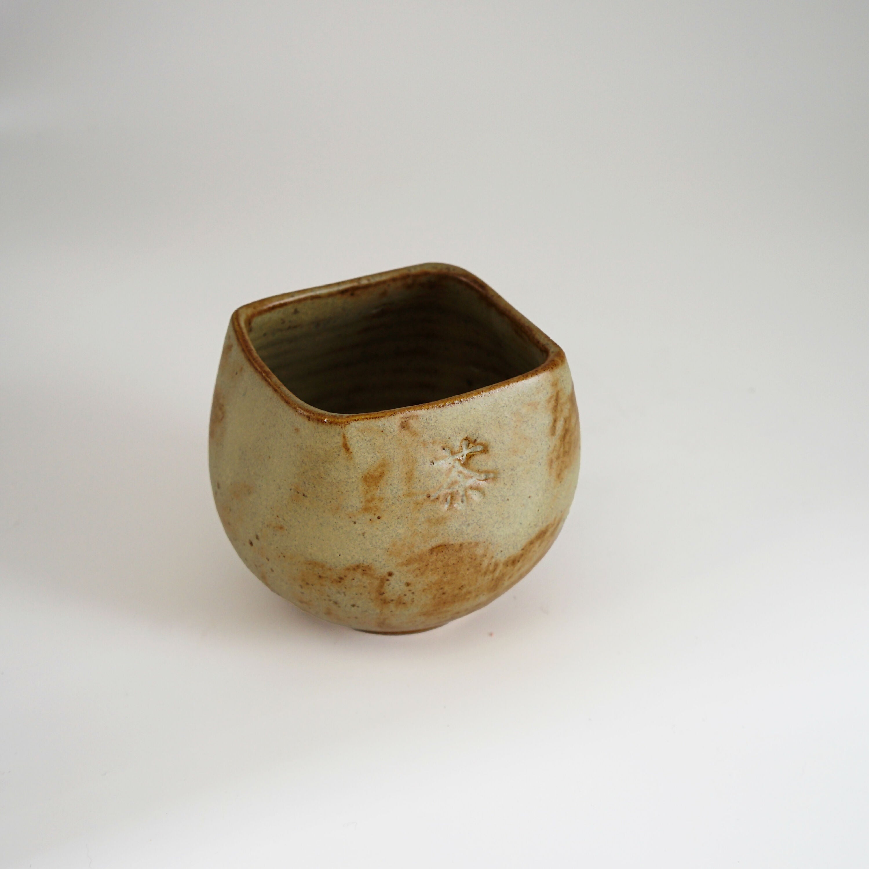 Tasse en grès - ocre avec kanji 