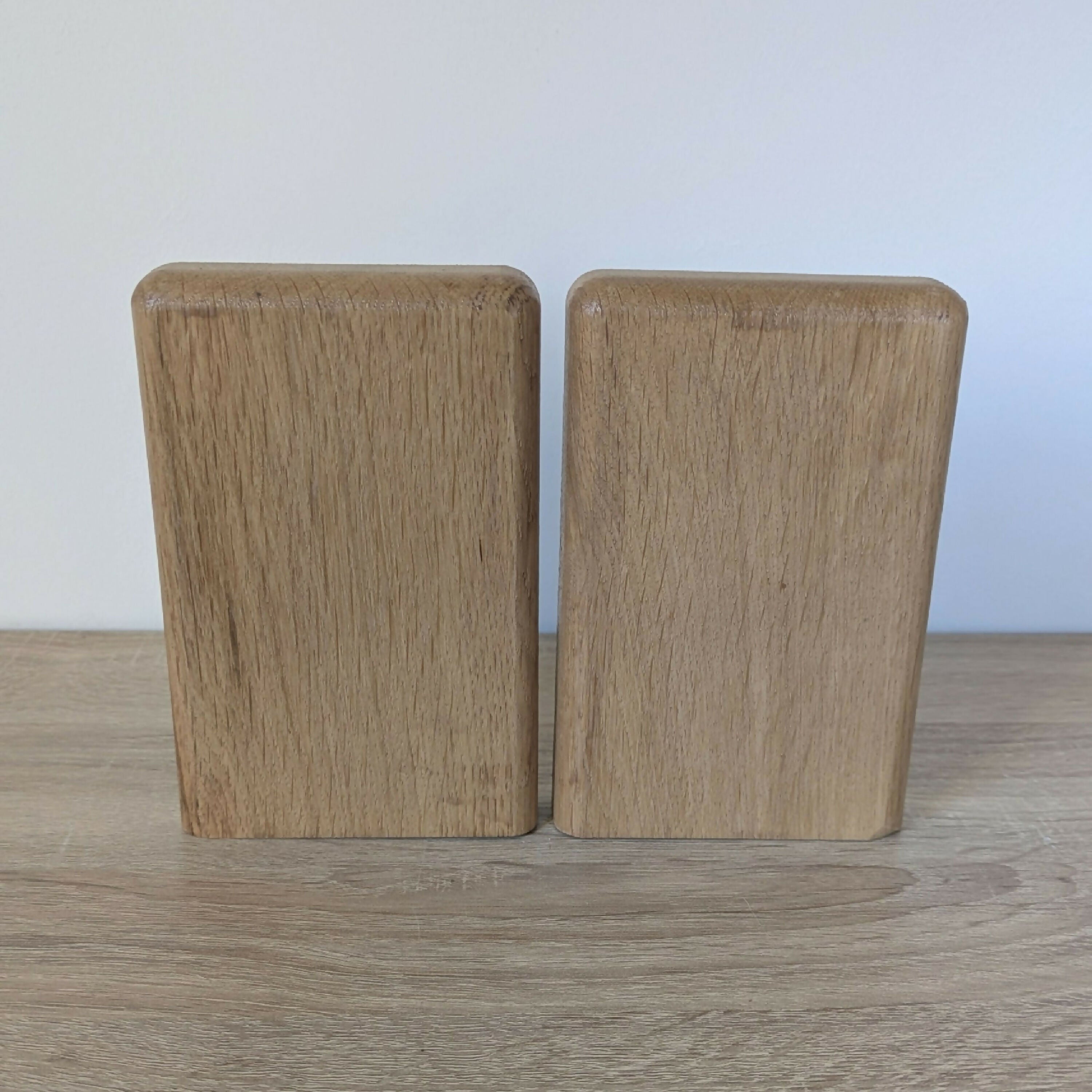 duo_de_serre_livres_en_chene_massif_jerome_ebenisterie | EMPREINTES Paris